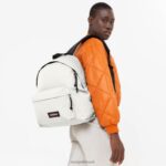 pak'r acolchoado mundo branco Eastpak mochilas 484BB53 - Image 5