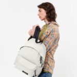 pak'r acolchoado mundo branco Eastpak mochilas 484BB53 - Image 6