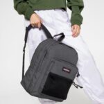 pináculo jeans preto Eastpak mochilas 484BB111